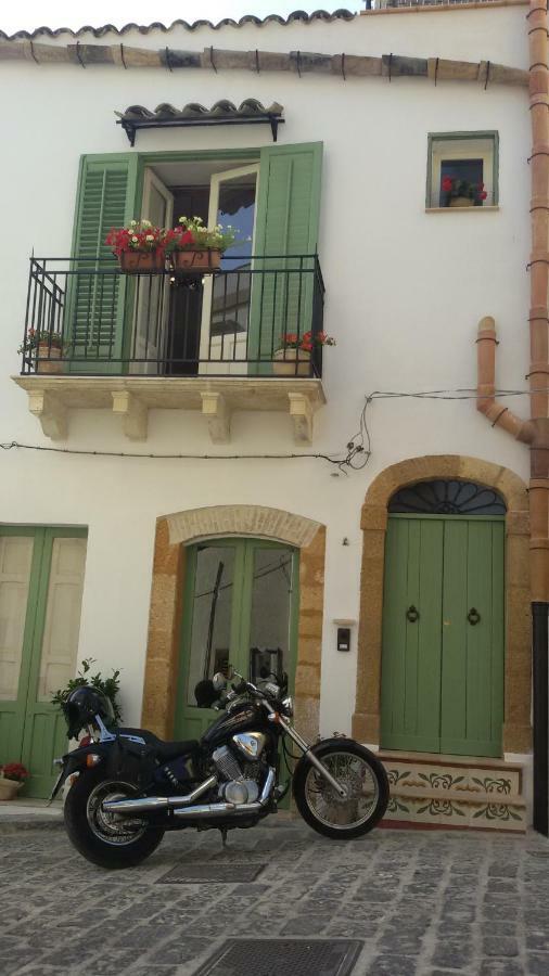 Bed and Breakfast Le Stanze Dell'Emiro à Sambuca di Sicilia Extérieur photo